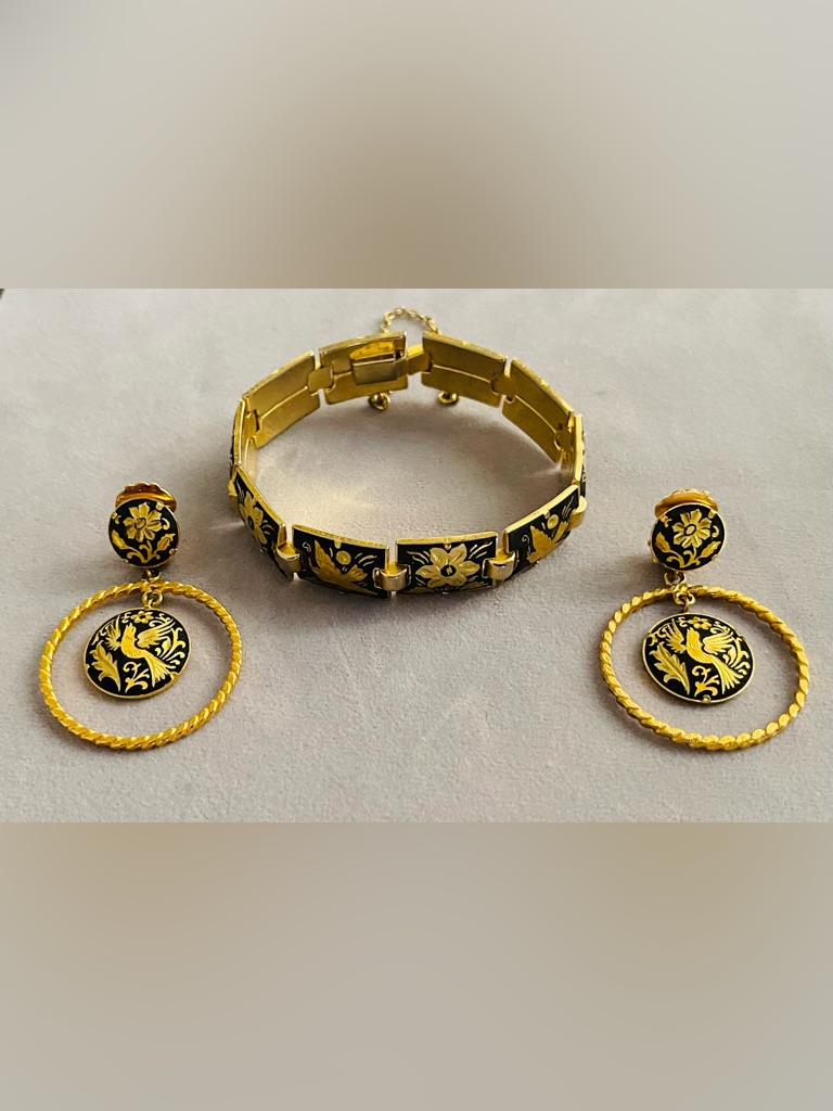 Damascene Link Bracelet & Hoop Clip Earrings/New/Dove Gold Inlay On Black/Spain/